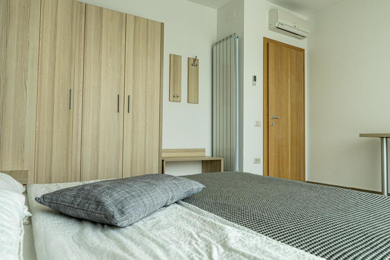 Aifen - Complet Utilate, Cu Gradina Proprie, Pentru Familii, La 2 Pasi De Plaja Appartement Eforie Nord